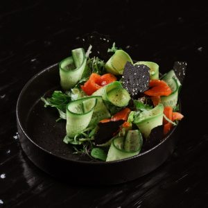 Салат с неркой и авокадо