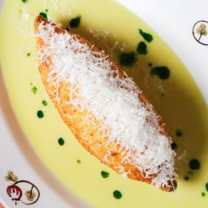 Хрустящая котлета из куриного филе с ароматным сливочным маслом