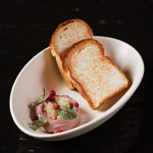 Паштет из печени цыпленка с мостардой из груши и брусники