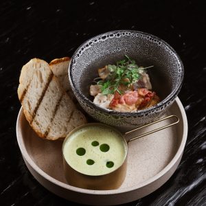 Сырный суп с крабом и картофельным гратеном