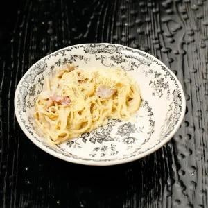 Домашняя паста с цыпленком в сливочном соусе