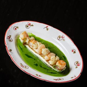 Жареные гребешки со стейком из цукини