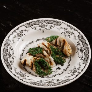 Лепешка роти с говяжьим ребром и баклажаном