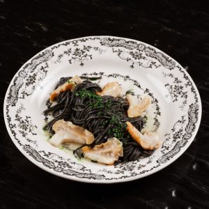 Паста с чернилами каракатицы с трубачом